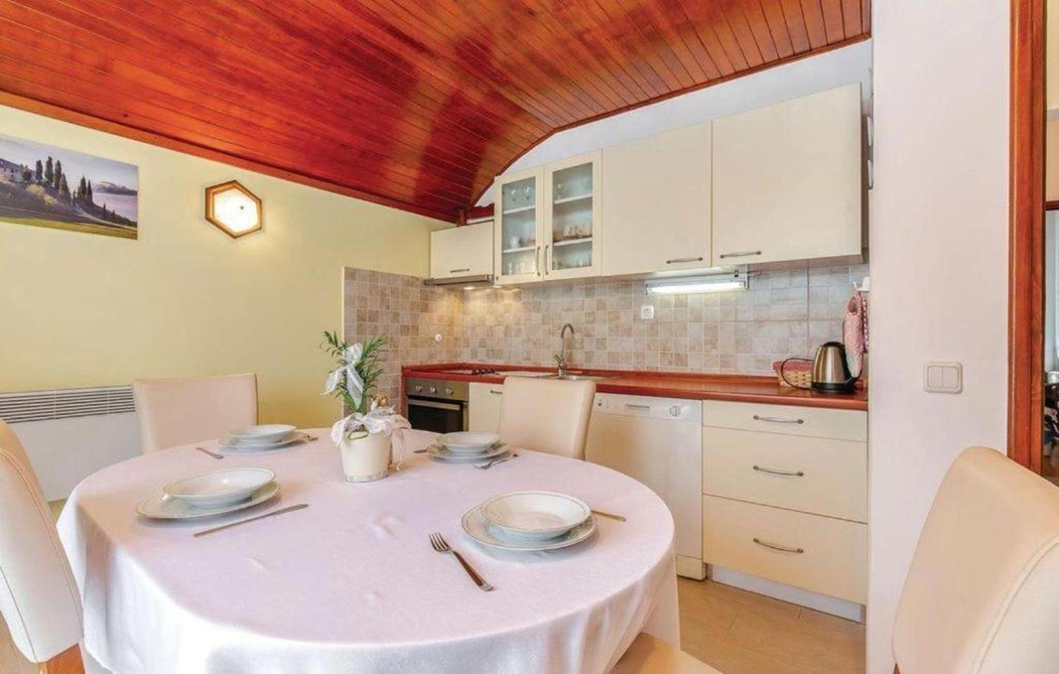 Apartments Dolloree Драмал Екстериор снимка