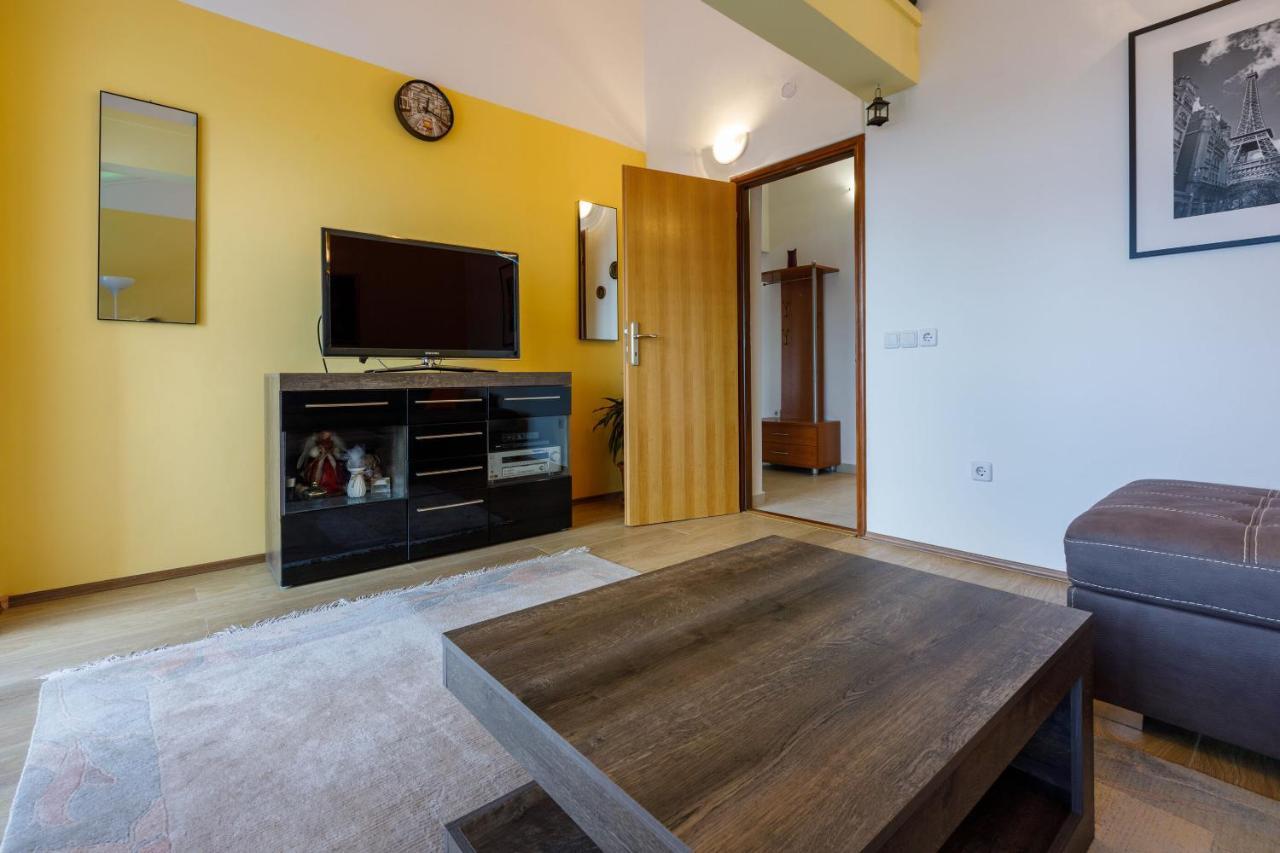 Apartments Dolloree Драмал Екстериор снимка