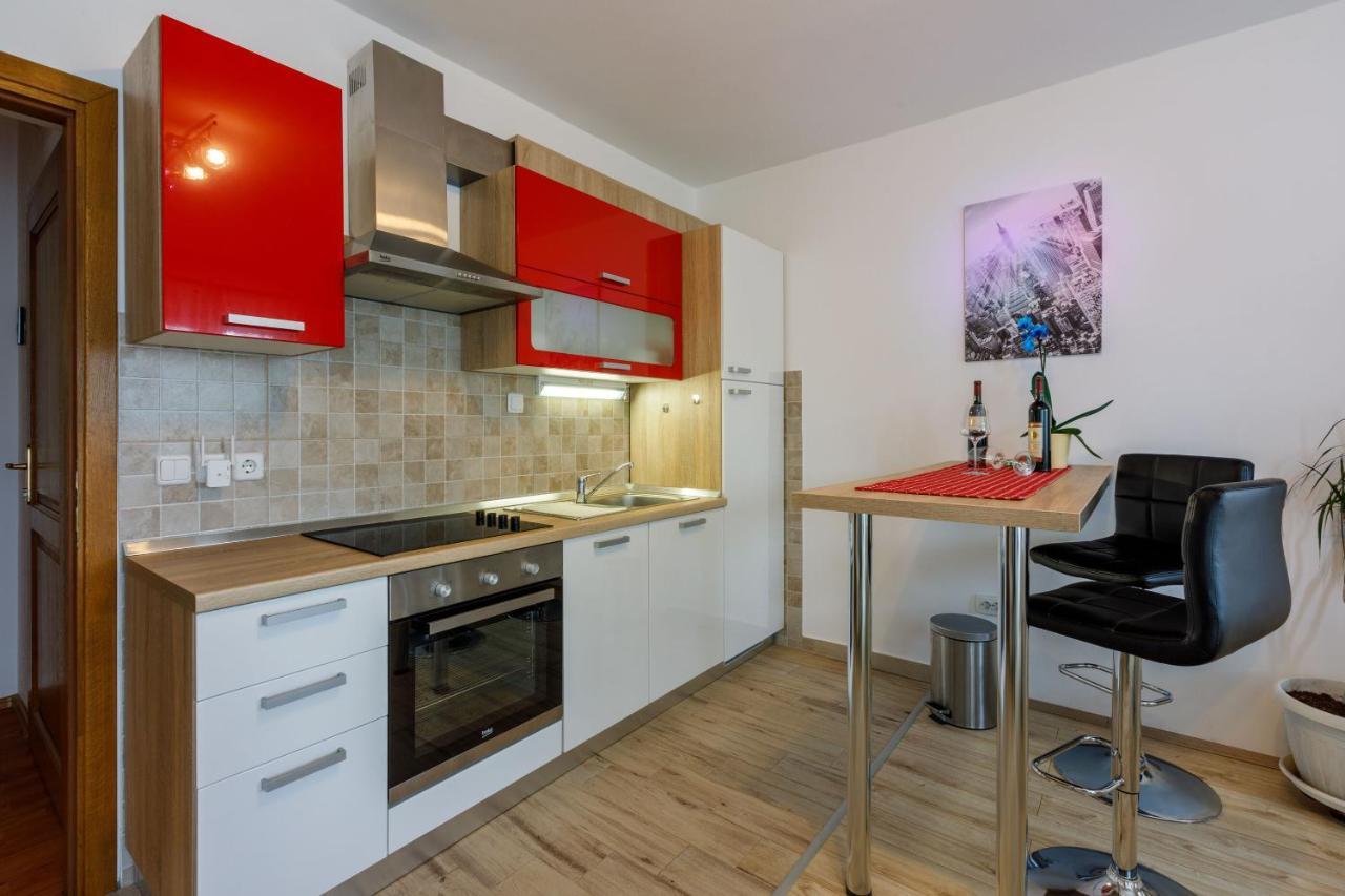 Apartments Dolloree Драмал Екстериор снимка