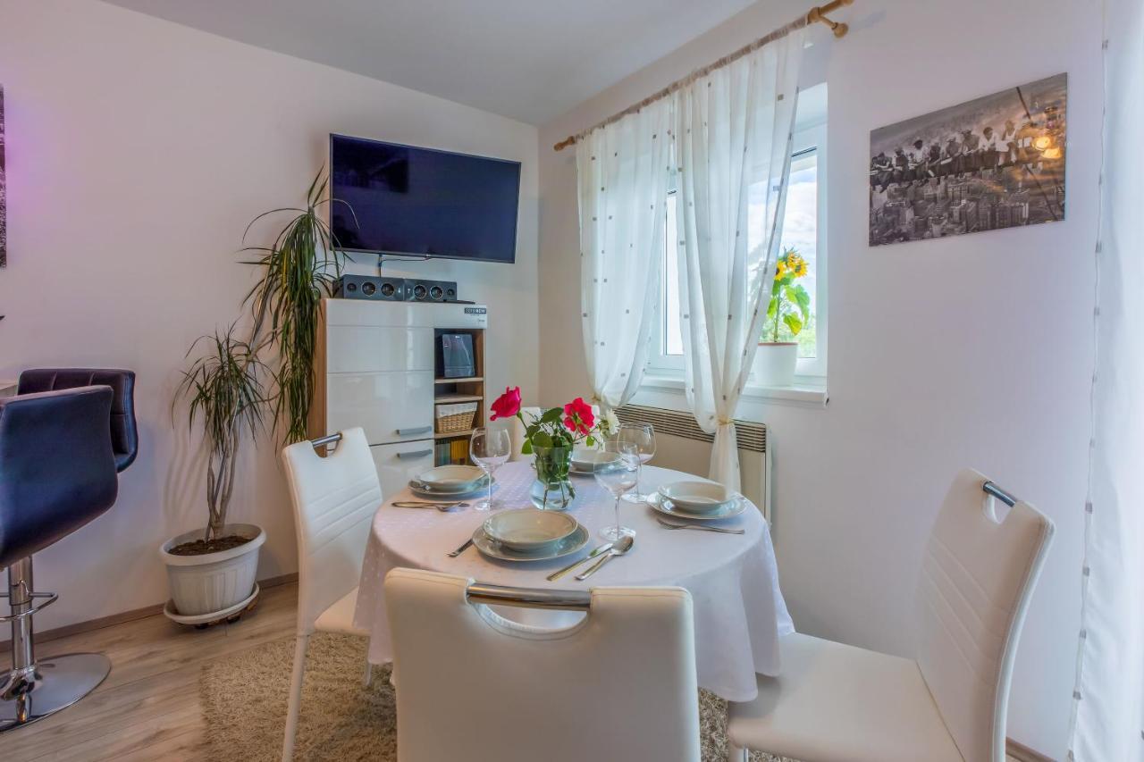 Apartments Dolloree Драмал Екстериор снимка