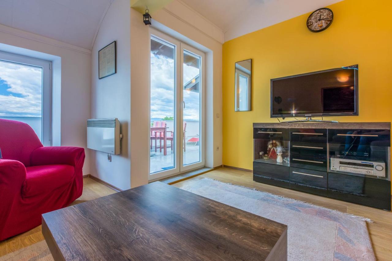 Apartments Dolloree Драмал Екстериор снимка