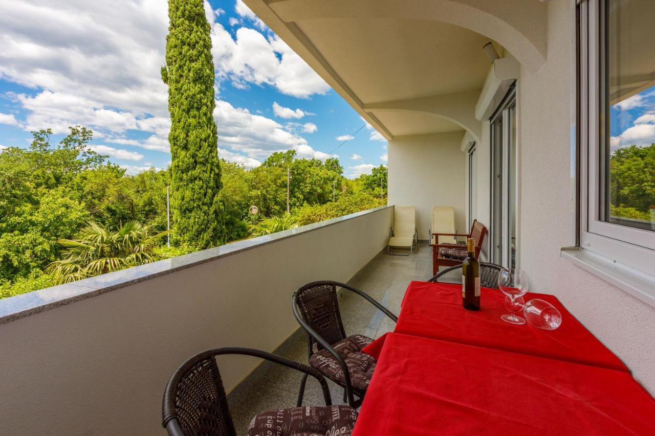 Apartments Dolloree Драмал Екстериор снимка