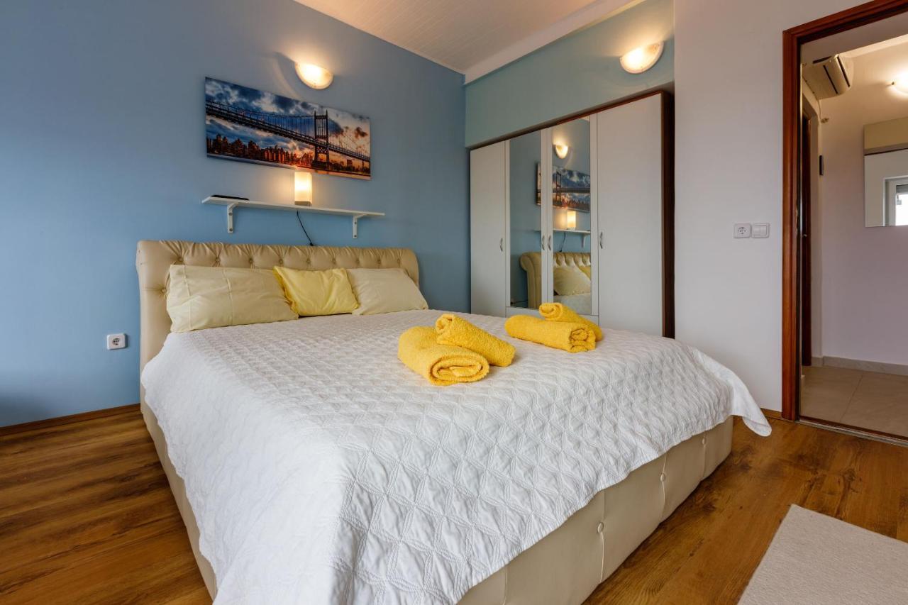 Apartments Dolloree Драмал Екстериор снимка