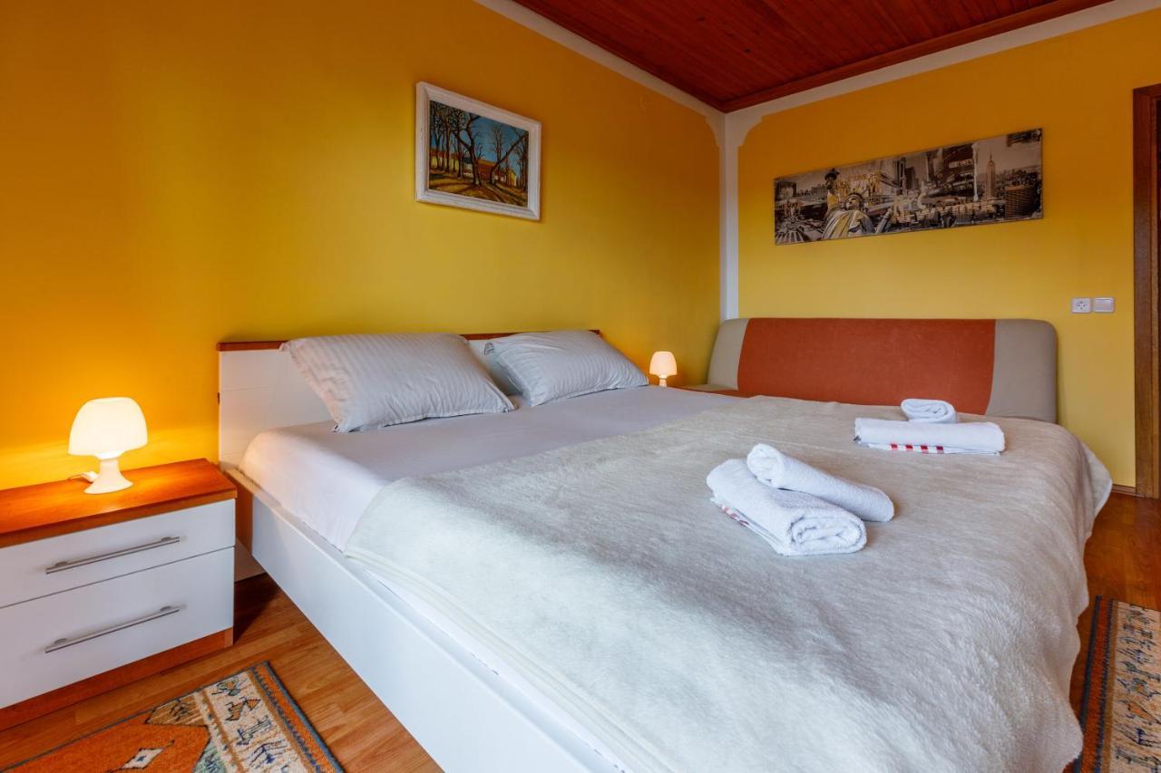 Apartments Dolloree Драмал Екстериор снимка