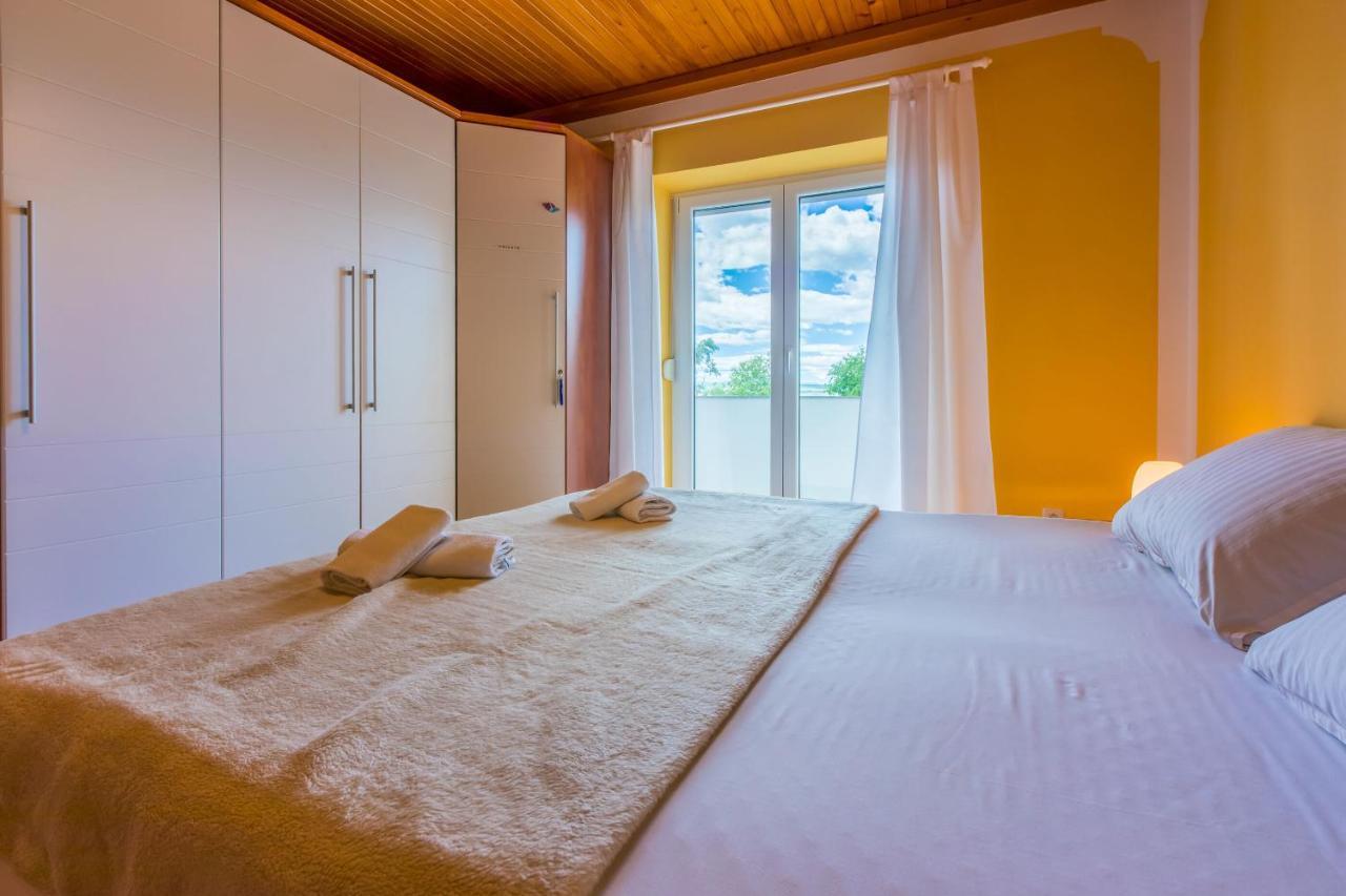 Apartments Dolloree Драмал Екстериор снимка