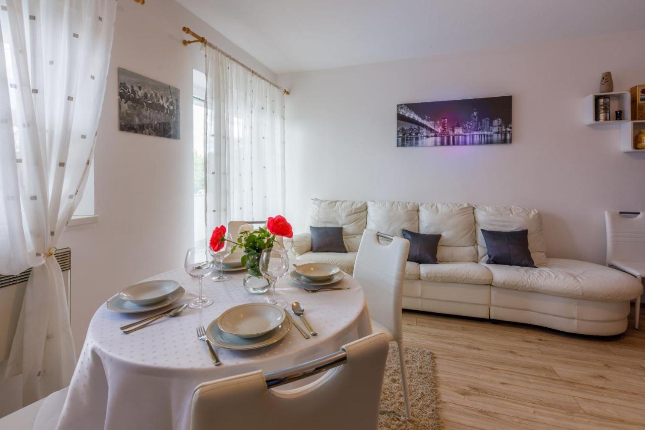 Apartments Dolloree Драмал Екстериор снимка